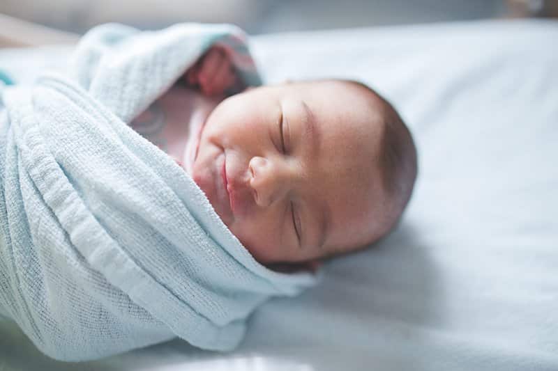 newborn in crib for fresh 48 session at sewickley hospital