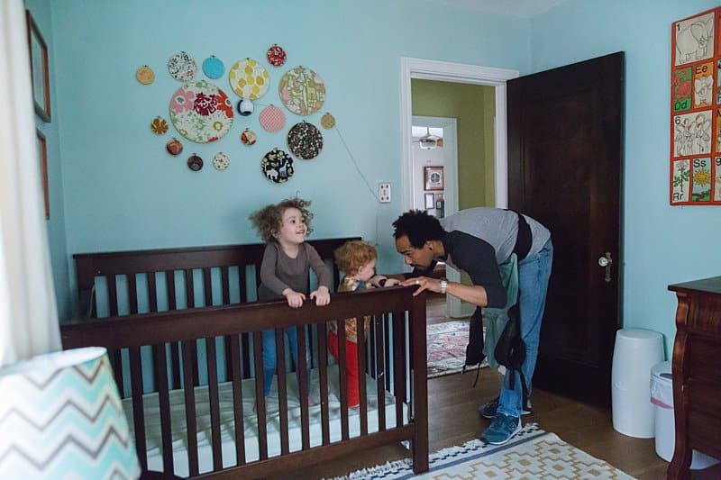 kids in bedroom for family photo session pittsburgh