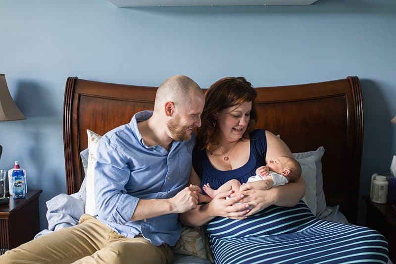 pittsburgh mom dad snuggling newborn lifestyle photo session 