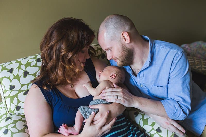 pittsburgh mother and dad with newborn lifestyle photo session