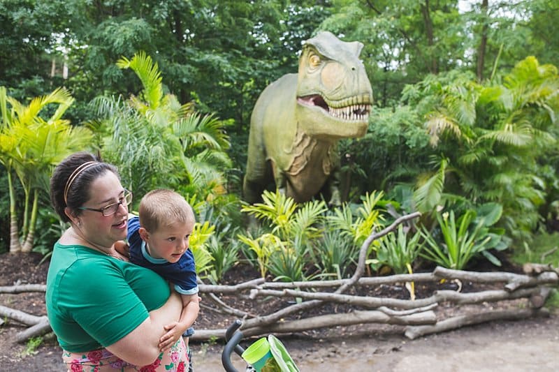 family photo session at the pittsburgh zoo dinosaur