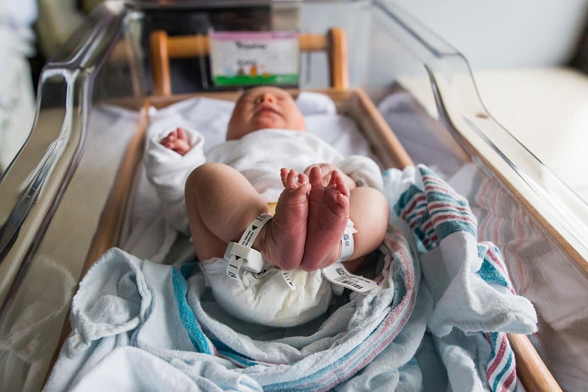 newborn baby feet in pittsburgh hospital bassinet