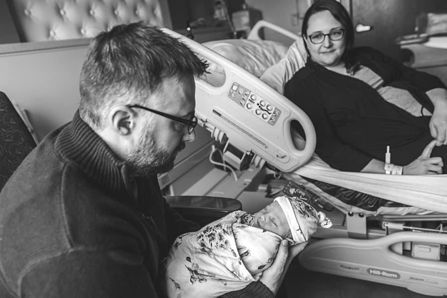 mom and dad with newborn baby on hospital bed in pittsburgh for a fresh 48 session