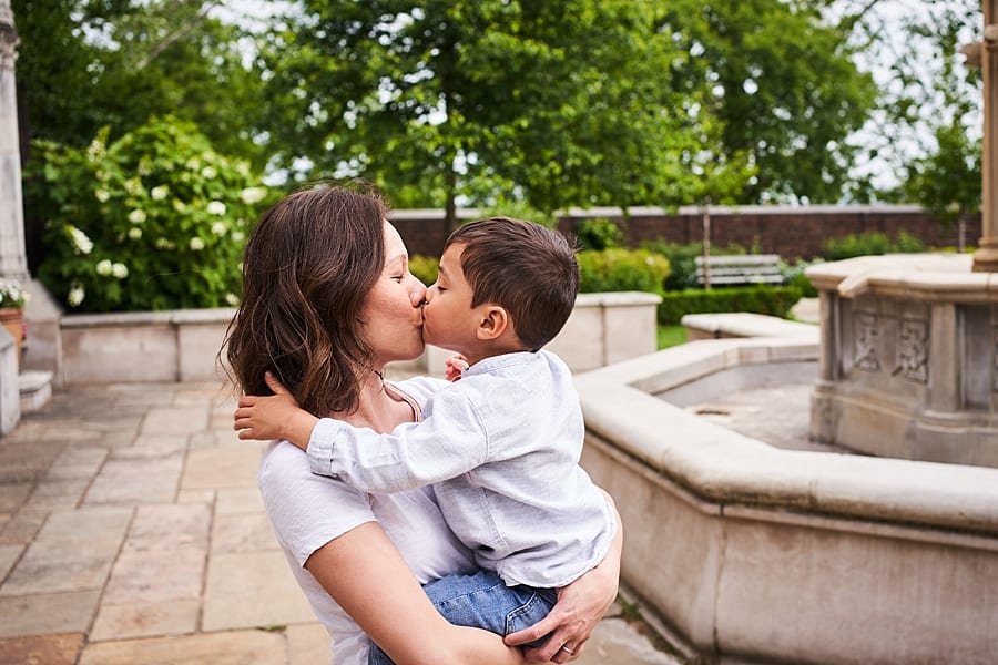 mother and son photo Session at Mellon Park fountain