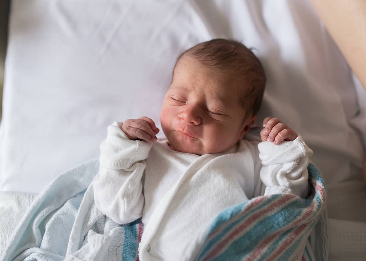 5 Tips For Taking Your Own Newborn Photos At The Hospital