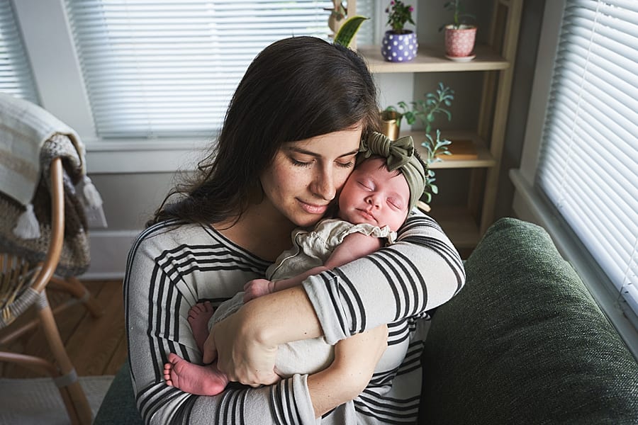 Pittsburgh newborn photographer at home Mary Beth Miller photography