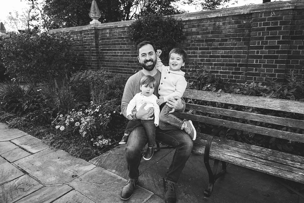 dad with baby and toddler at Mellon Park walled garden for a family photo session