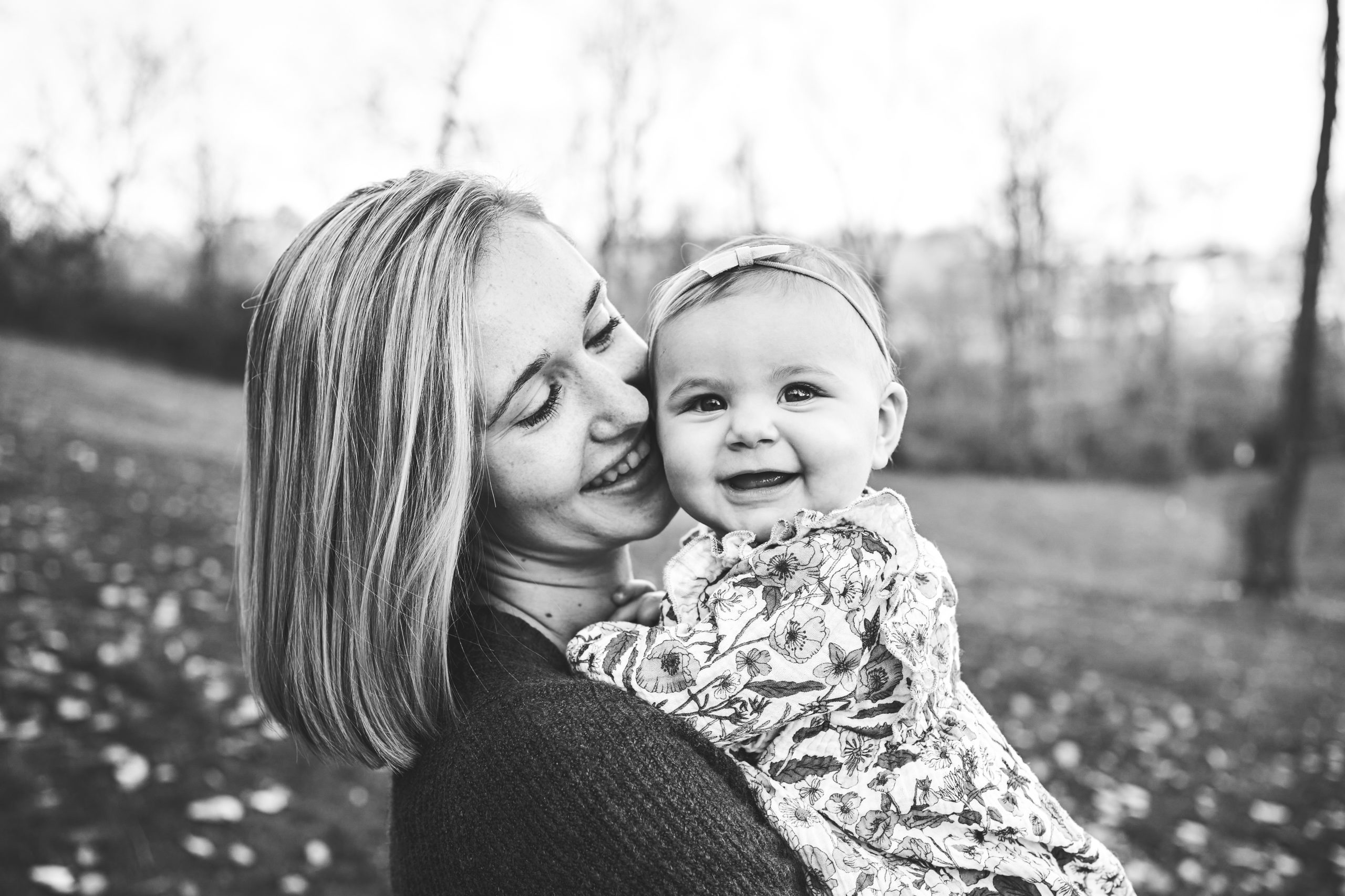 mom and baby girl at pittsburgh park for lifestyle photo session