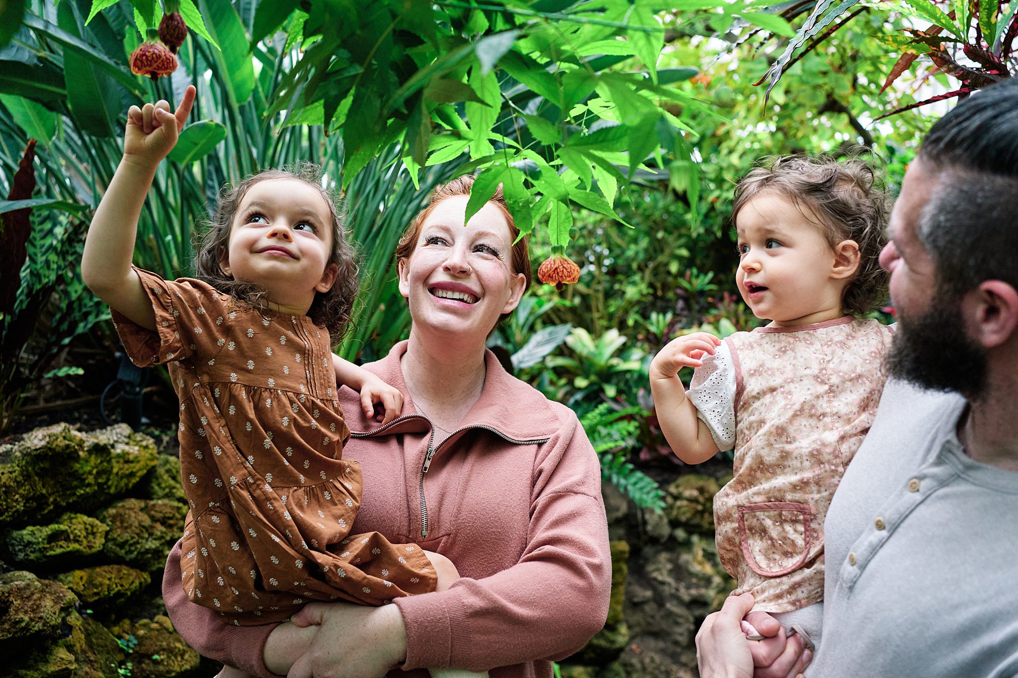 mom and daughter at Phipps conservatory in pittsburgh for family photo session 